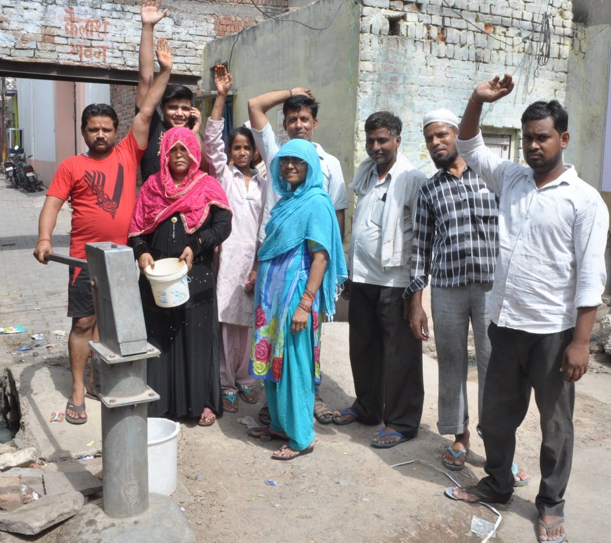 Hathras: People struggling with water scarcity demonstrated