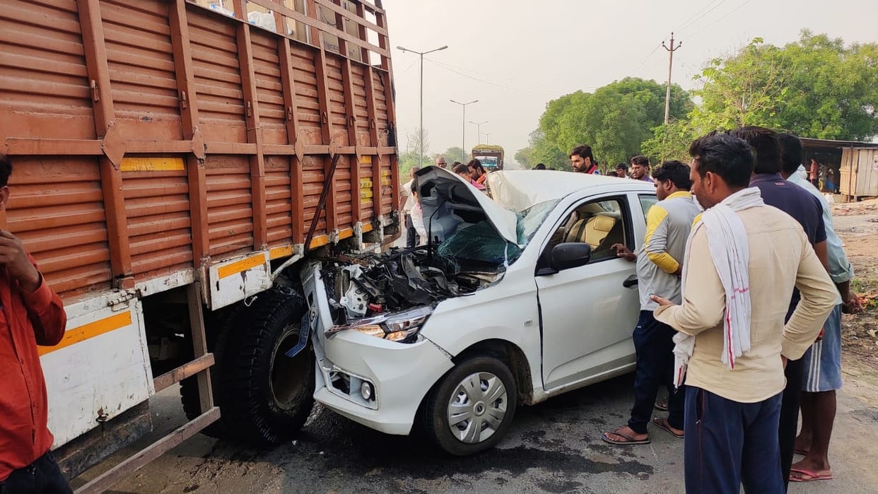 Fierce collision between DCM and car in Etawah, one killed and four injured in accident
