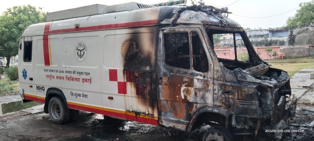 Ambulance fire due to short circuit in Unnao, estimated loss of about 50 lakhs
