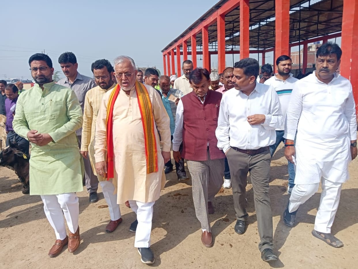 Surprise inspection of ministers in Unnao, Kanha Gaushala passed, primary school teacher got instruction