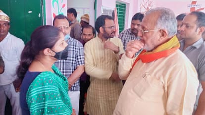 Surprise inspection of ministers in Unnao, Kanha Gaushala passed, primary school teacher got instruction