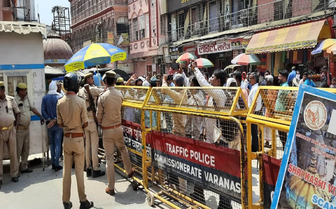kashi vishwanath temple gyanvapi mosque dispute survey today Record crowd gathered for jumma ki namaj see photos