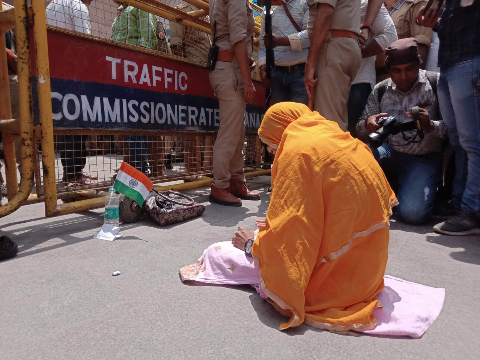 kashi vishwanath temple gyanvapi mosque dispute survey today Record crowd gathered for jumma ki namaj see photos