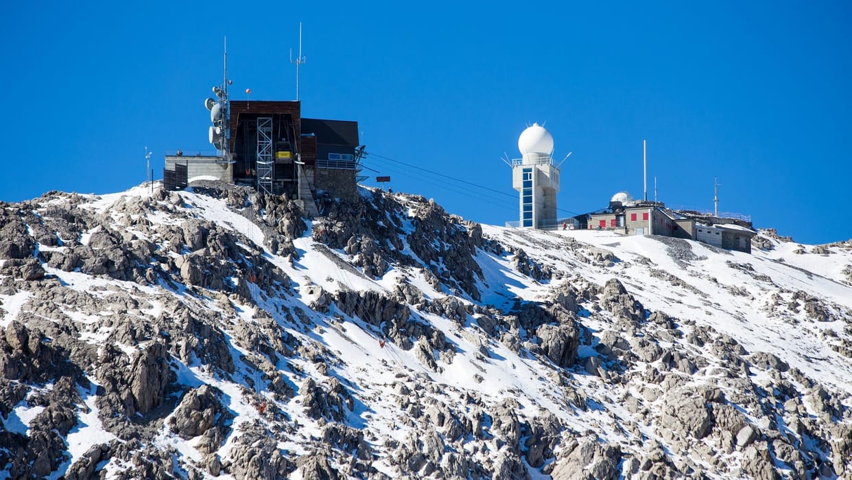 World Highest Meteorological station Established on Mount Everest MoU between Nepal Water and Meteorological Department