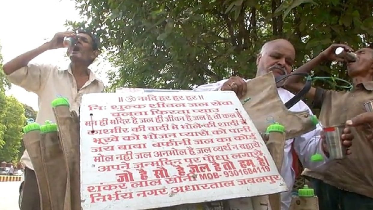 Madhya Pradesh: Sanskardhani's water man Shankar Lal has been drinking water for 26 years