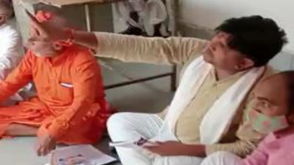 Nagar Panchayat chairman on hunger strike against Executive Officer in Etah