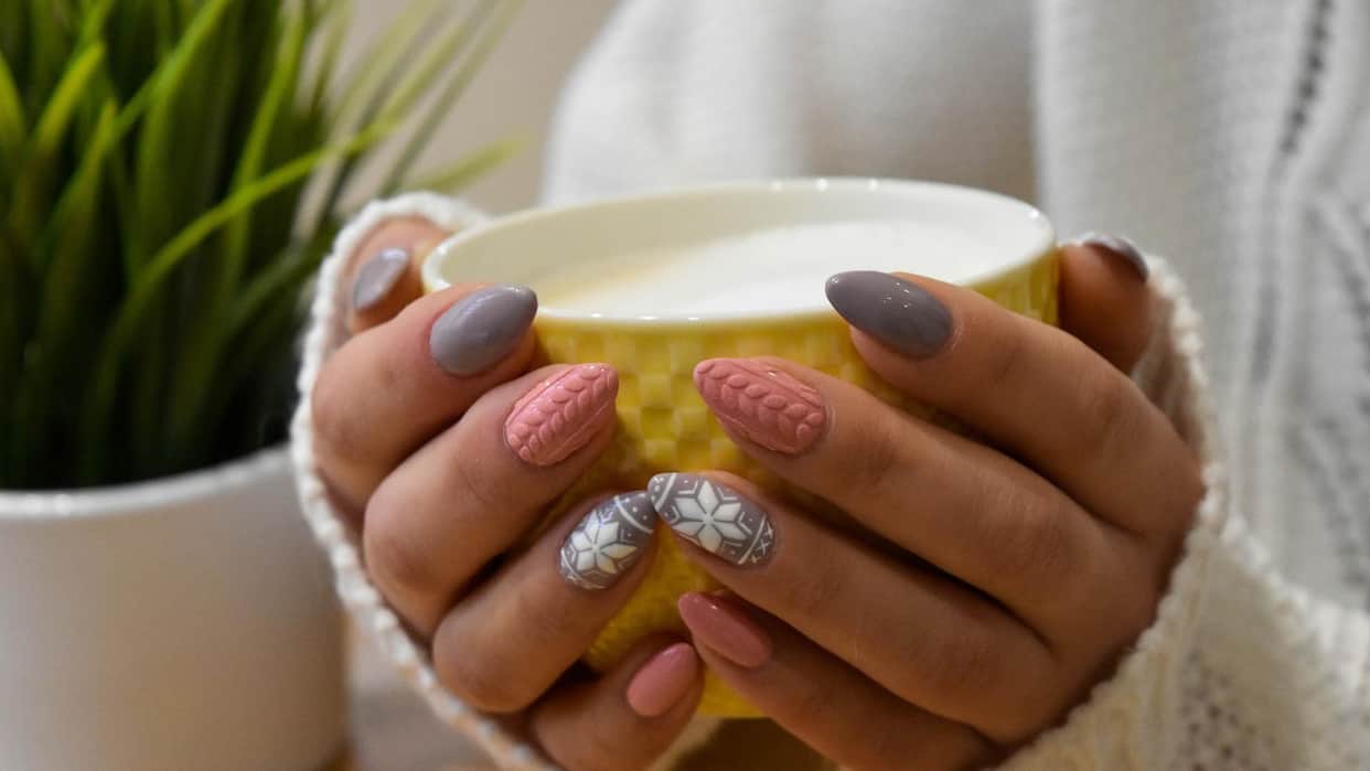 Nail Beauty Tips to grow nails naturally at home in hindi