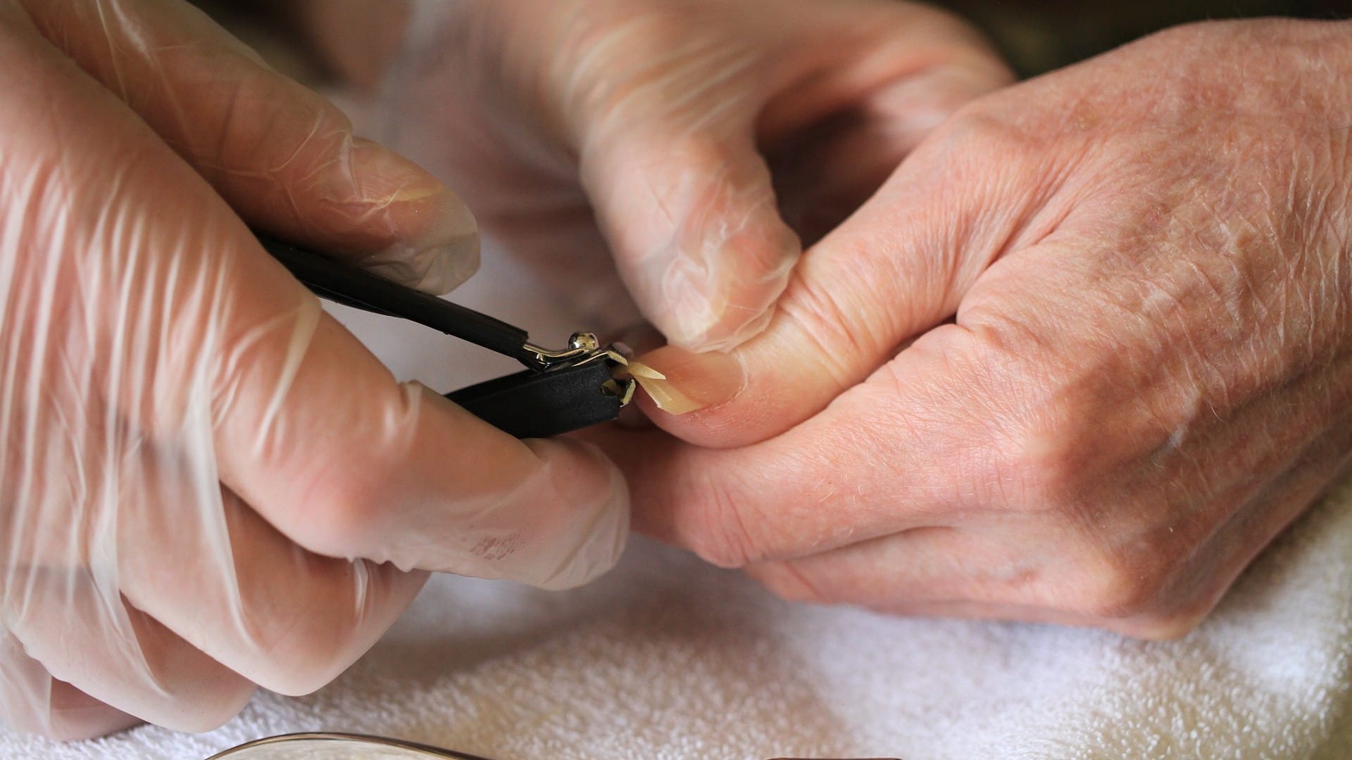 While Cut Nails and Hair Why We Don’t Sense Any Pain Know Reason Behind It in hindi