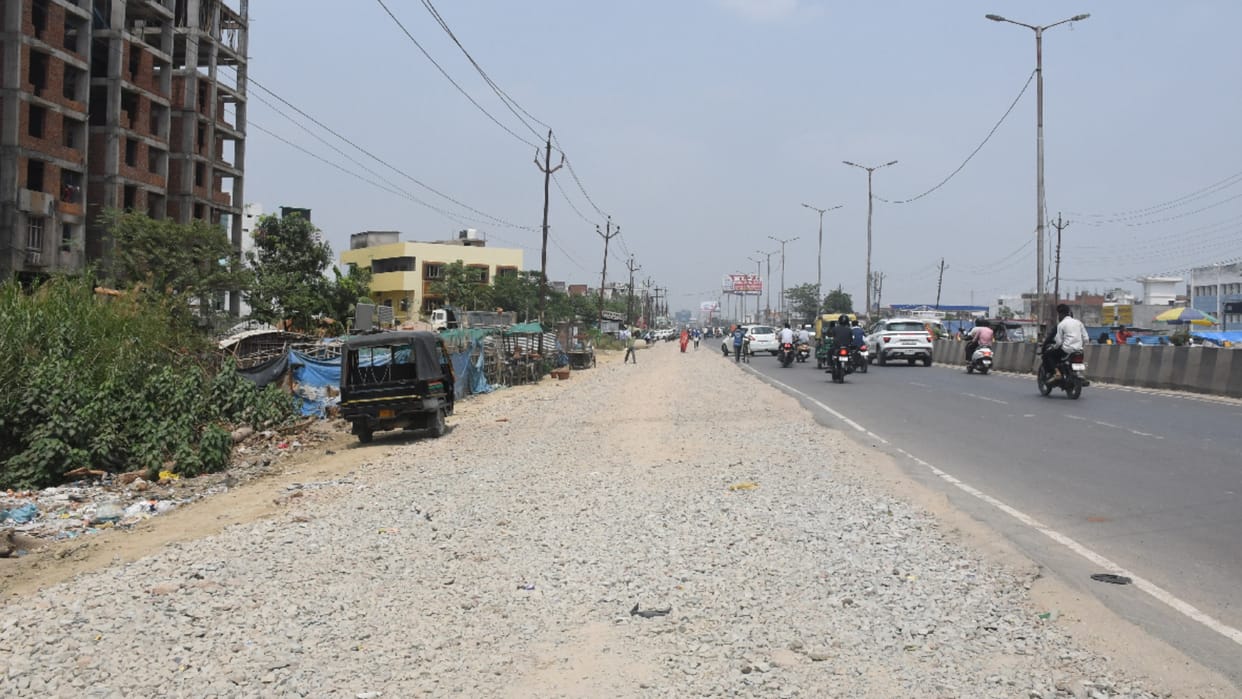Overbridge applied brake at the speed of Padleganj-Nausad six lane