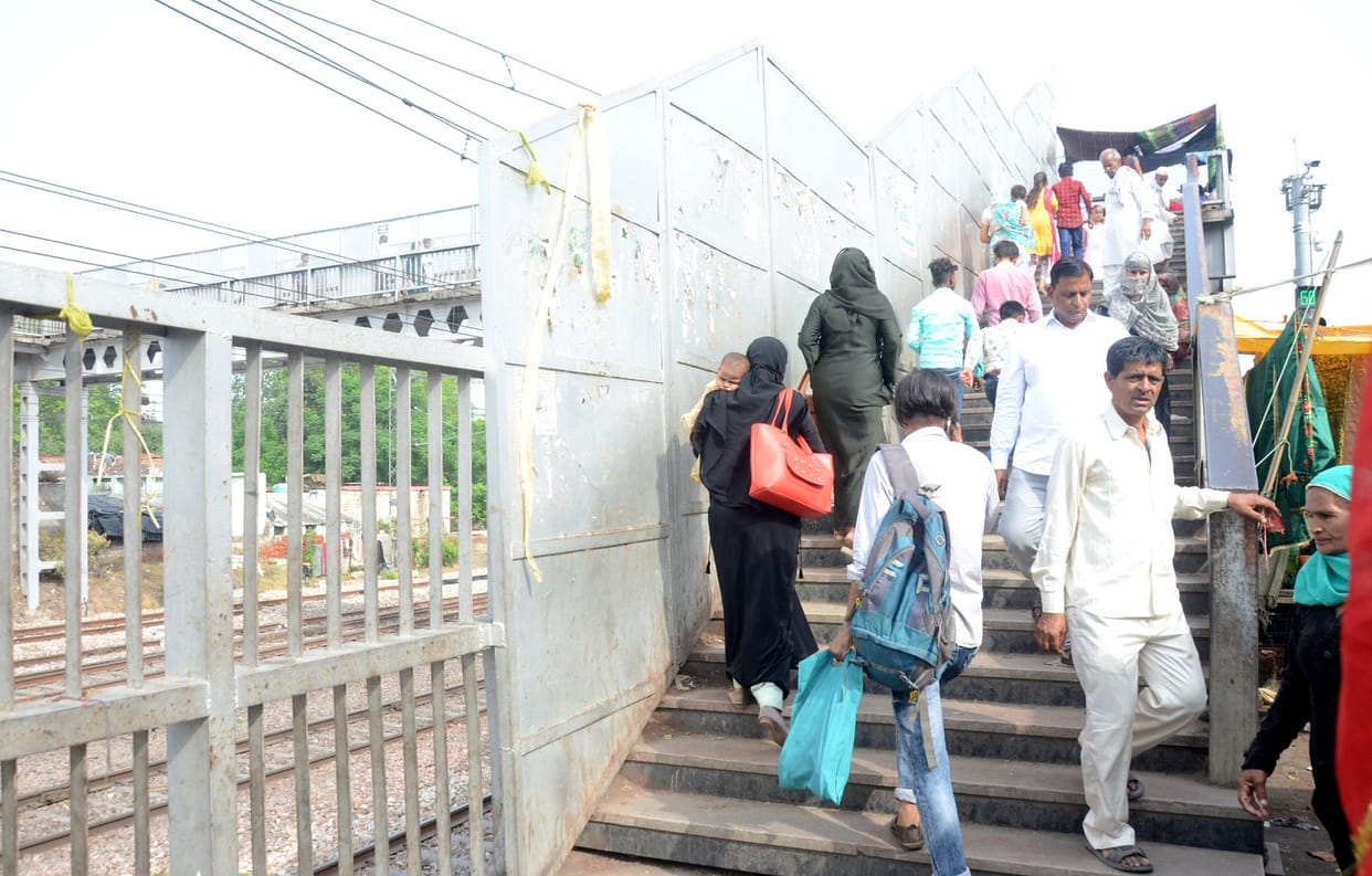 One year backward railway's foot bridge, 50 thousand population being affected