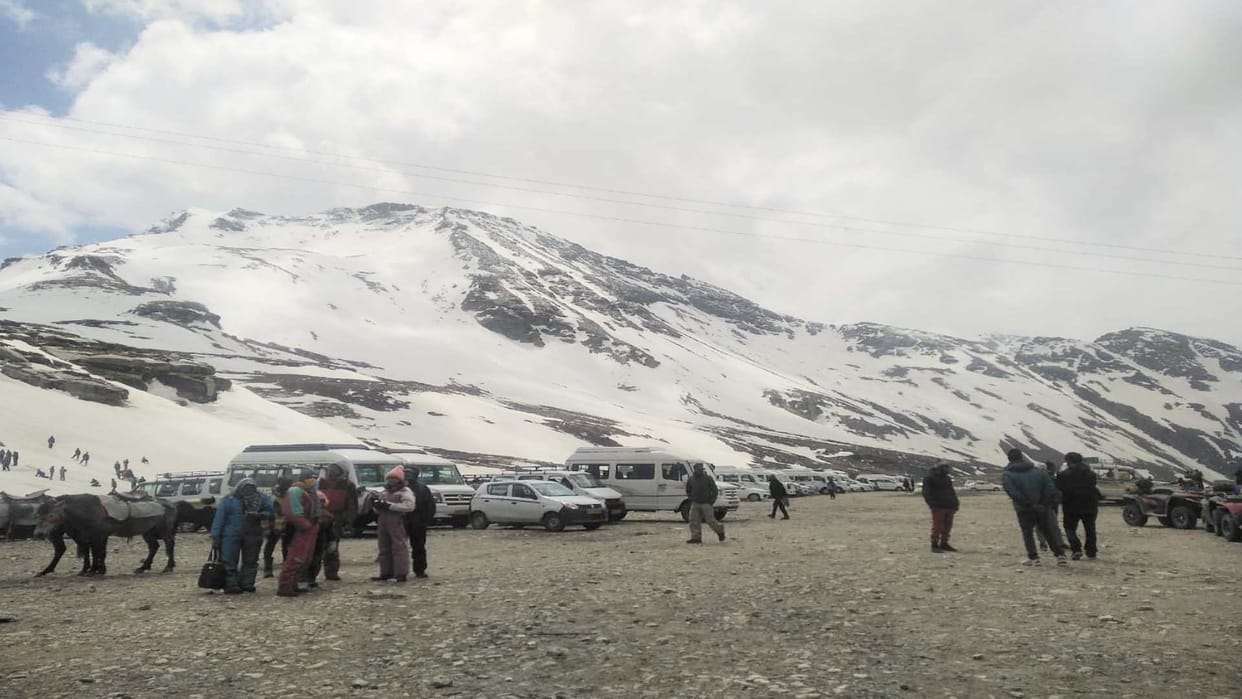 The journey of adventure begins between the walls of snow in Rohtang, see spectacular pictures