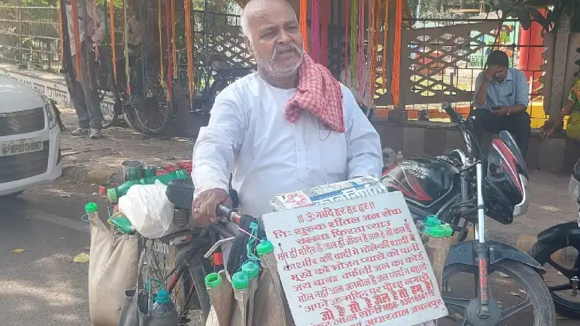 Madhya Pradesh: Sanskardhani's water man Shankar Lal has been drinking water for 26 years