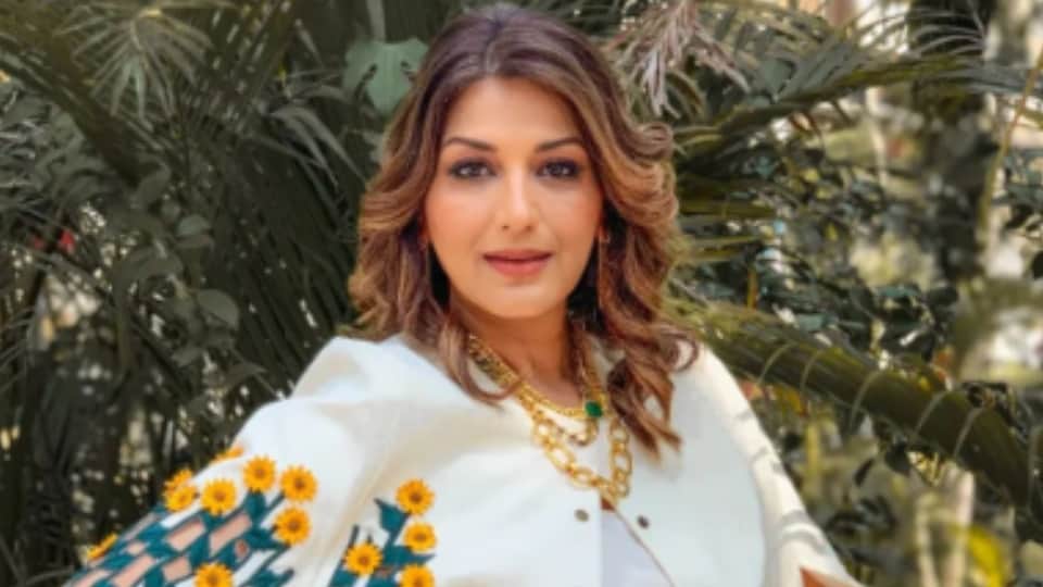 The Broken News Actress Sonali Bendre Said Its Horrible to read negative news about Bollywood Industry Was In The News For All Wrong Reason