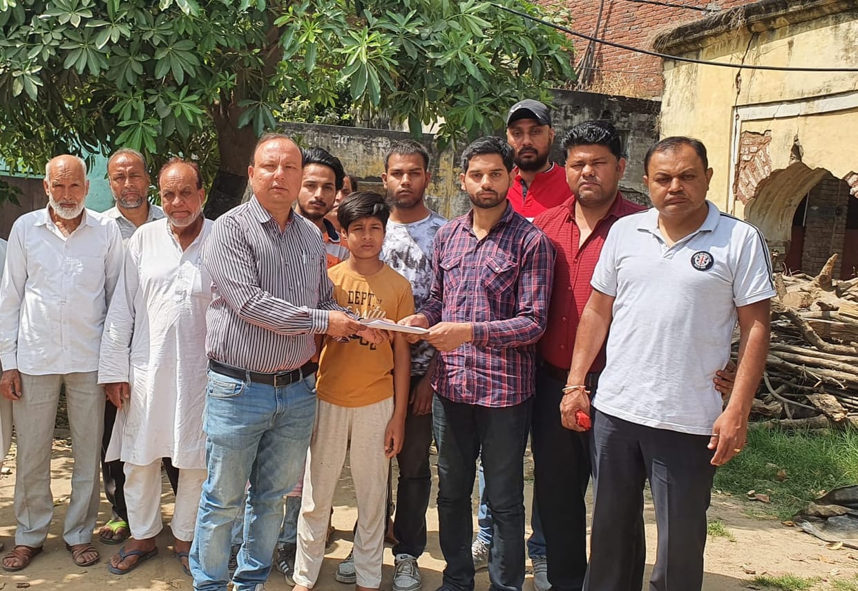 The care team gave Rs 18 lakh to the family of the late teacher