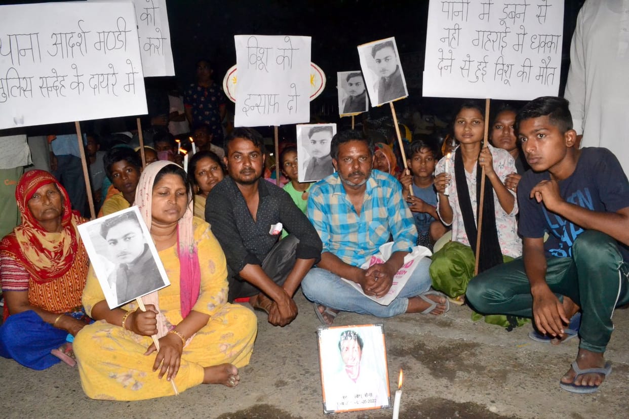 Candle march demanding arrest of accused, picketing at Subhash Chowk