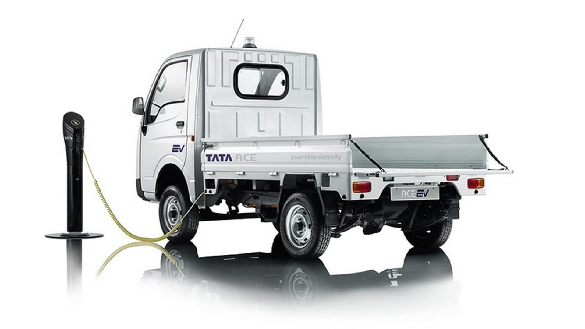 Tata Motors starts Deliveries of Tata ACE EV Commercial Vehicle Know Price Specifications News in Hindi