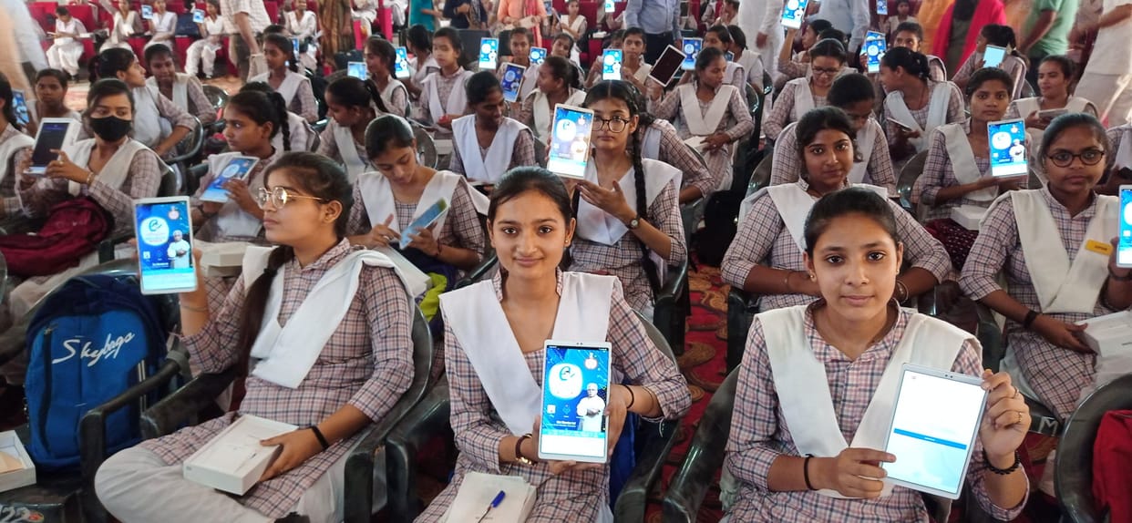 The faces of the students with joy on receiving the tablet