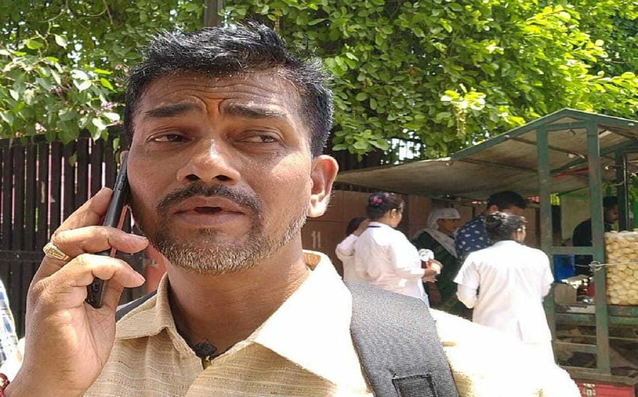 once Again tappebaji in Varanasi crooks ran away with RS five lakh rupees of  businessman resident of Azamgarh
