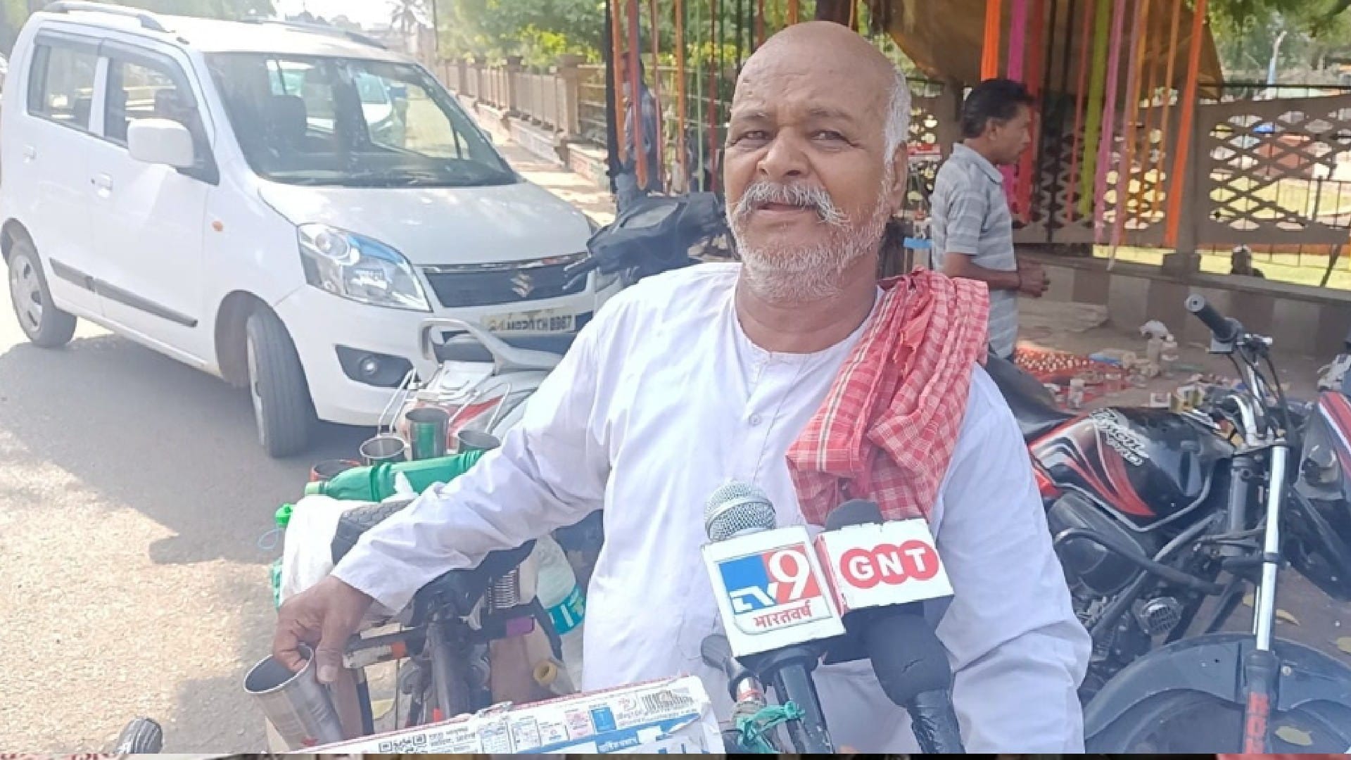 Madhya Pradesh: Sanskardhani's water man Shankar Lal has been drinking water for 26 years
