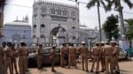 ामा मस्जिद के बाहर तैनात पुलिस फोर्स। संवाद