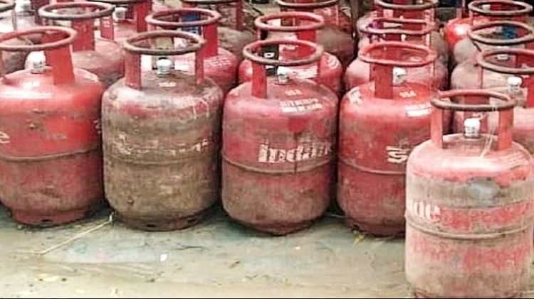 LPG Prices: शाह से लेकर सीएम योगी ने पीएम मोदी को कहा धन्यवाद, ईरानी बोलीं- 33 करोड़ बहनों के लिए PM का तोहफा