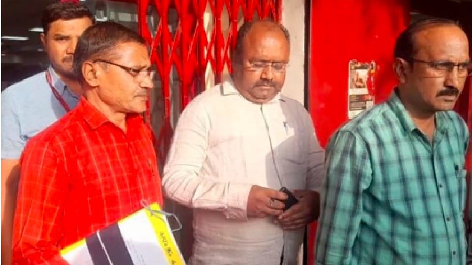 Satna: The locker of a junior scientist who earned crores of black money also spewed gold and silver worth lakhs.
