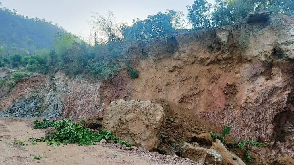 Landslide near Tunnu tunnel threatens nearby houses