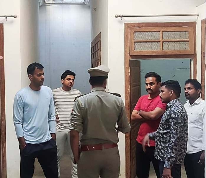 Thieves blew goods worth 2.5 lakhs from Deputy Ranger's house