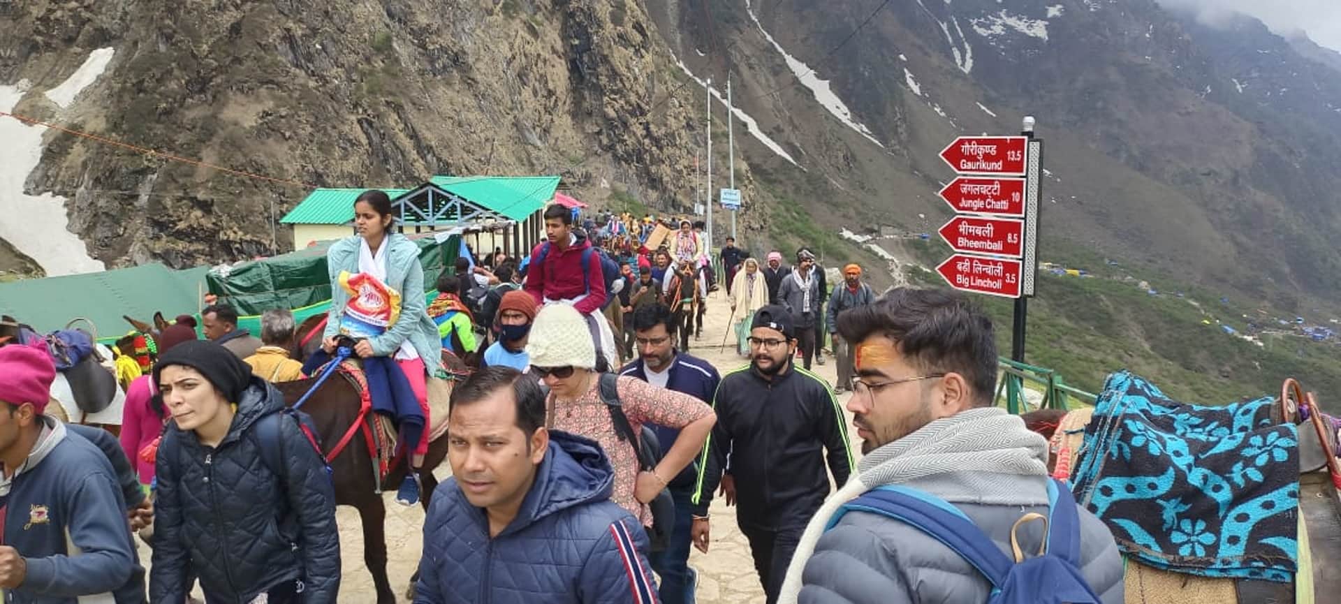 Chardham Yatra, police scuffle with devotees in Kedarnath Dham, angry devotees returned