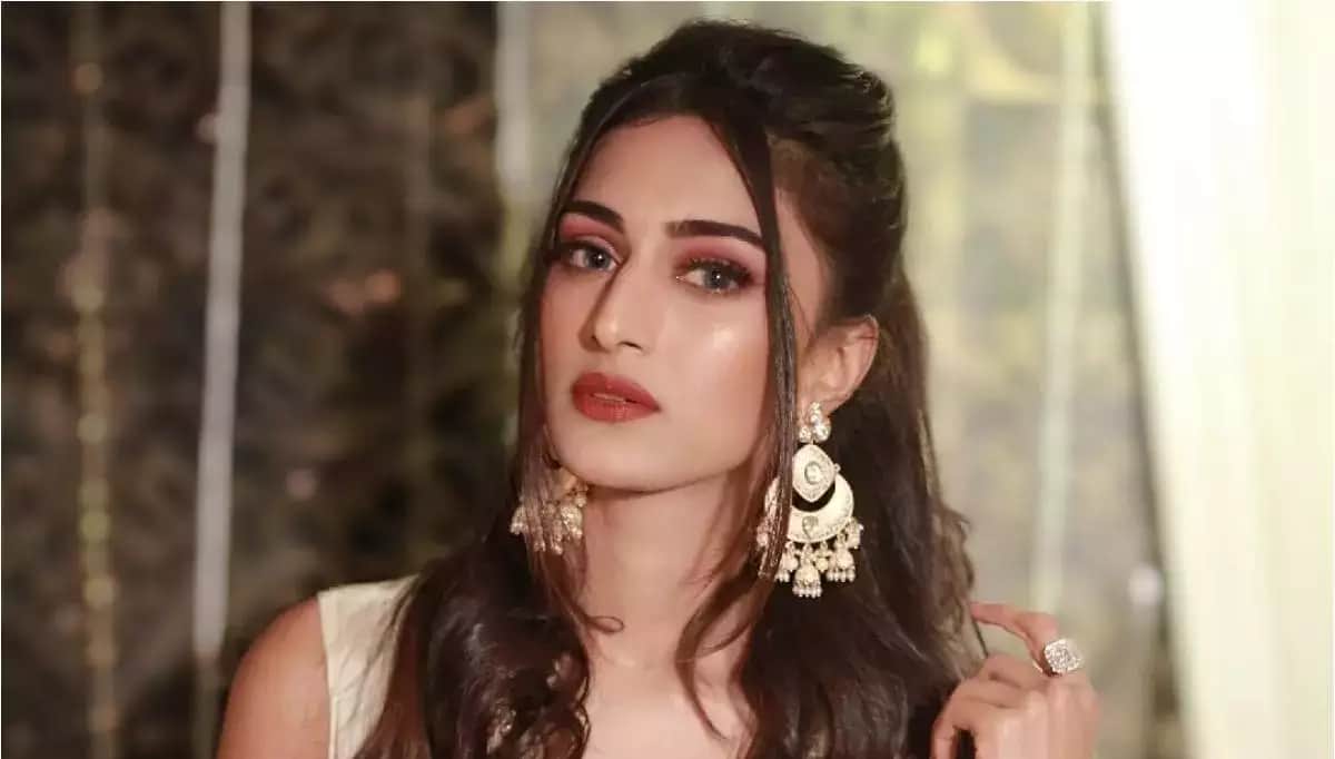 Erica Fernandes birthday today know kasauti zindagi kay 2 actress untold facts