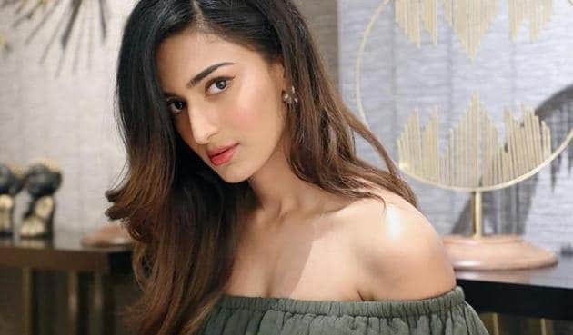 Erica Fernandes birthday today know kasauti zindagi kay 2 actress untold facts