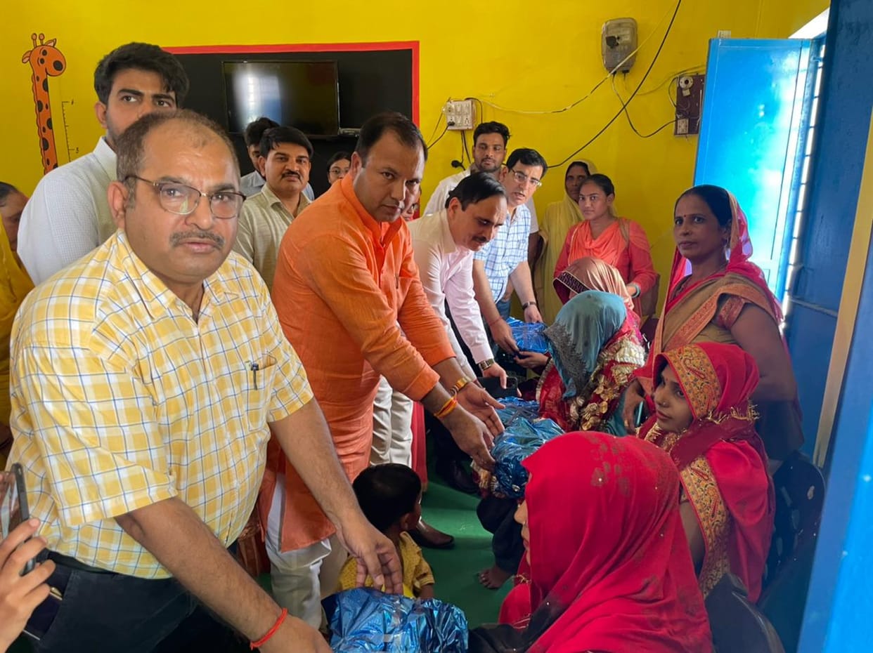 DM inaugurated the smart Anganwadi center by cutting the lace