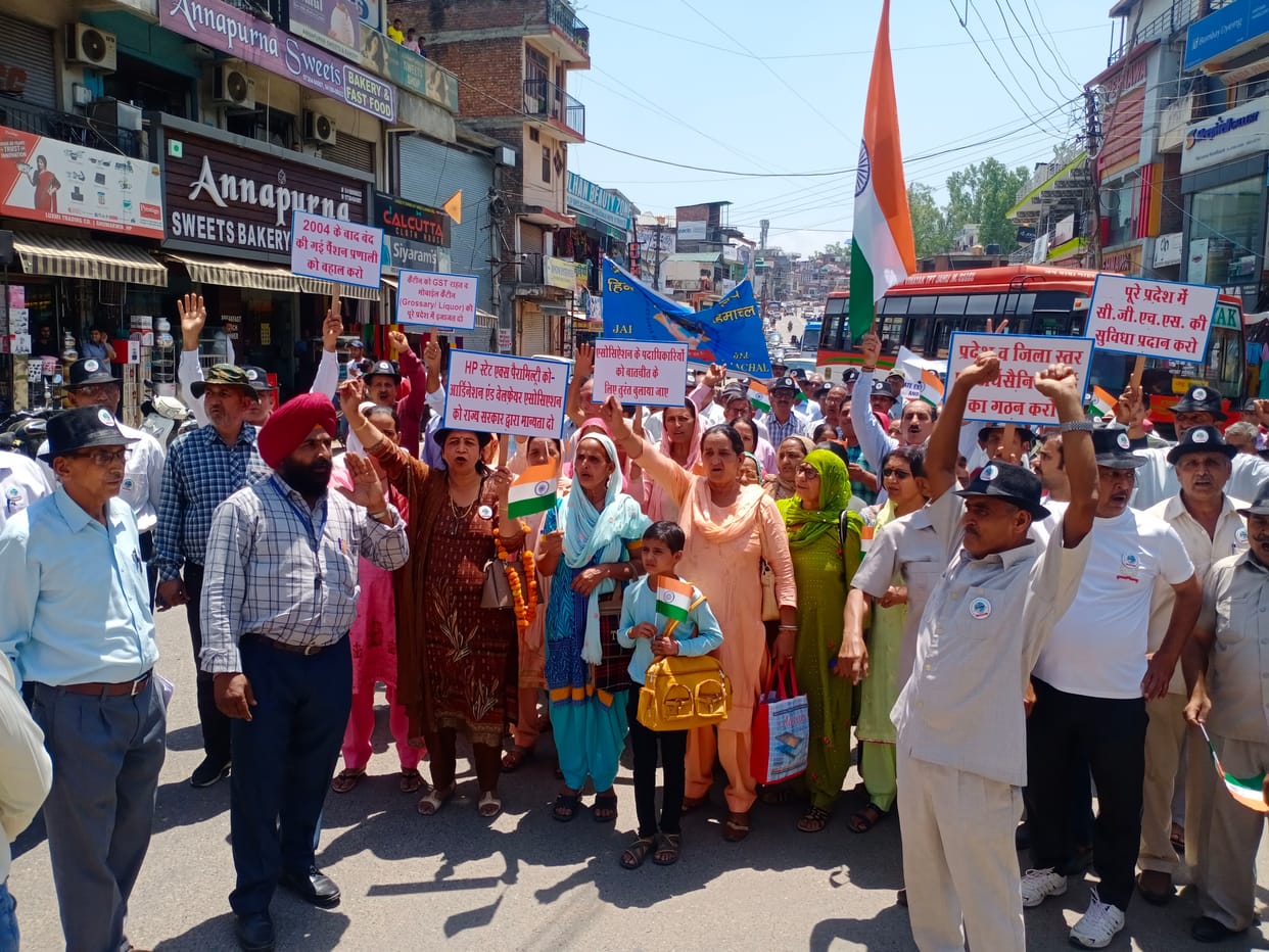Para military members roared in Ghumarwin, sloganeering against the government