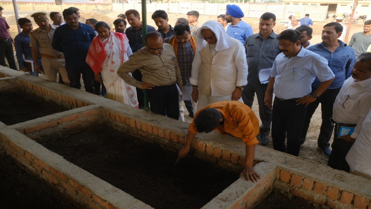 Minister Dharampal Singh said One and a half rupees kg will be bought dung
