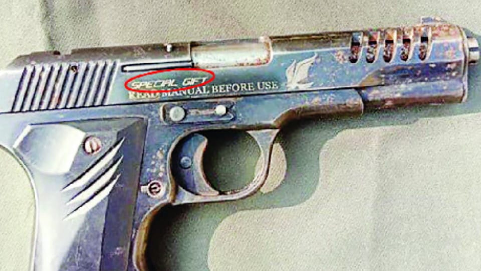 Terrorists from across border send pistols and cartridges as 'special gifts' to their smugglers in india