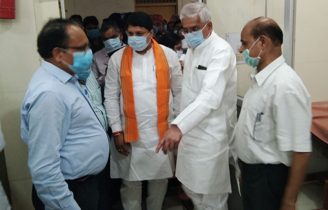 Kanpur dehat : Poll of health services open in front of the minister in charge under the inspection of district hospital
