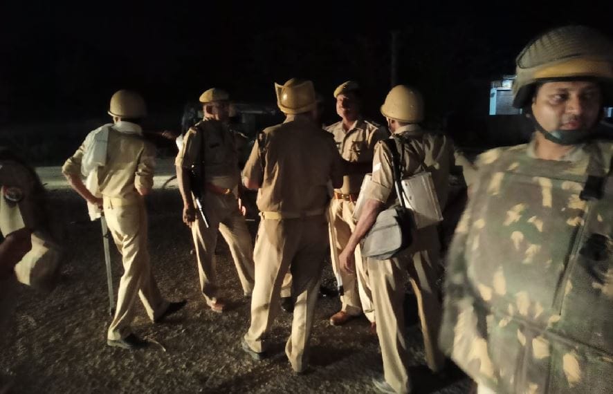 violence after murder of wrestler in Jaunpur There was knife attack in dispute over eating eggs angry mob created  nuisance
