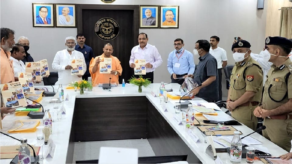 cm yogi adityanath upset with police officers of jhansi lalitpur warn careless officer will not be spared