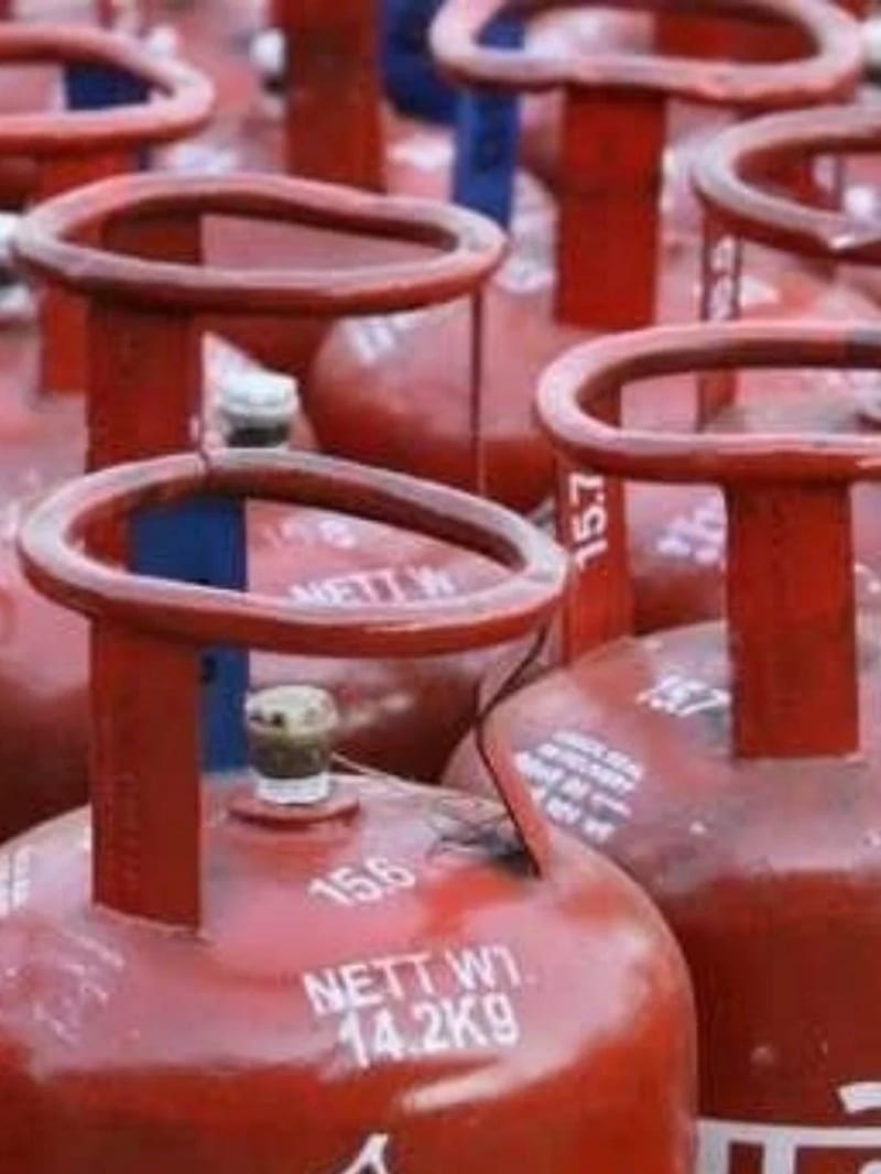 UP News: Yogi government gave Rs 1156 crore for free cylinder and Rs 153 crore for 406 new routes.