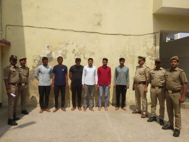 Lucknow: Trying to become a police officer with the help of copying, six arrested, passed online examination by paying seven lakh rupees