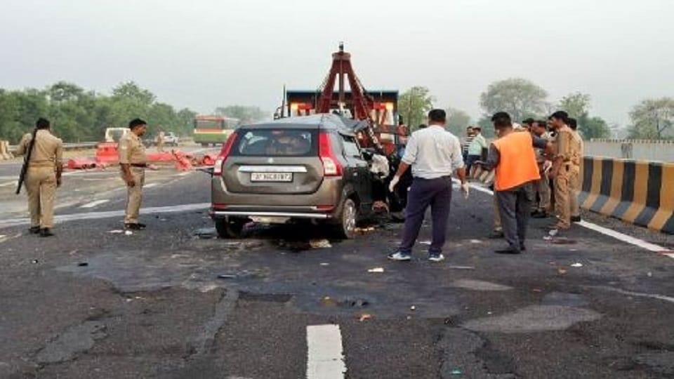 Seven people of same family including newly married couple died in accident on Mathura Yamuna Expressway