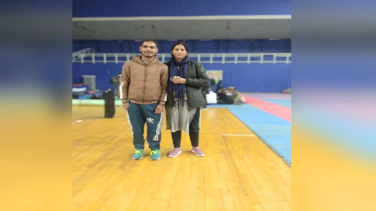 Mother's Day: Mother's insistence and struggle made Divyang son para athletics champion