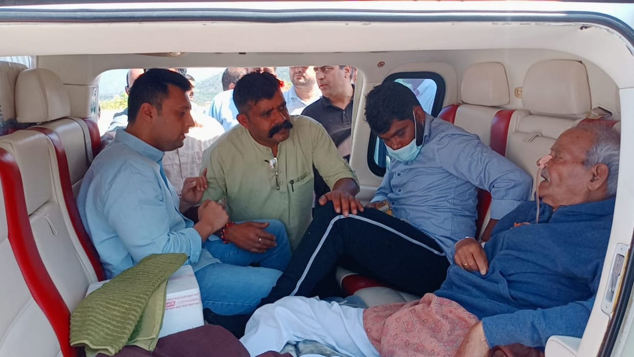 Pandit Sukhram's condition is worrying, younger son called from abroad