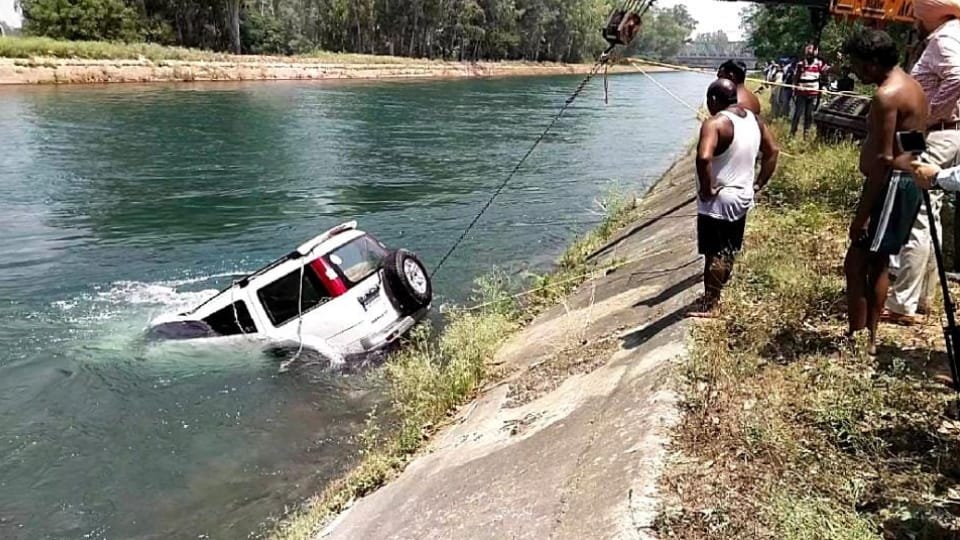 One Died after car fell in Bhakra canal at Ropar