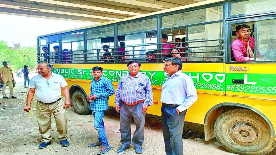 five hundred unfit school buses running in Agra