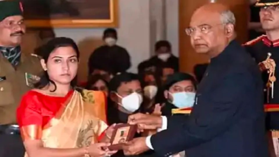 Rewa: To fulfill the dreams of martyr husband awarded with Vir Chakra, wife became lieutenant, training will start in Chennai from May 28