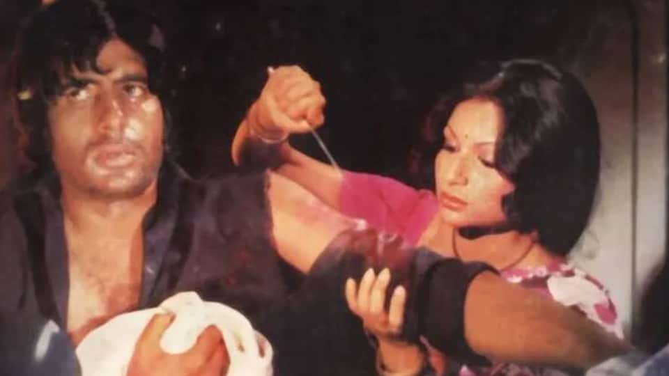 Actresses Were Seen In The Role Of Mother And Love interest Of Same Actor Deepika Padukone Sridevi Nargis Dutt