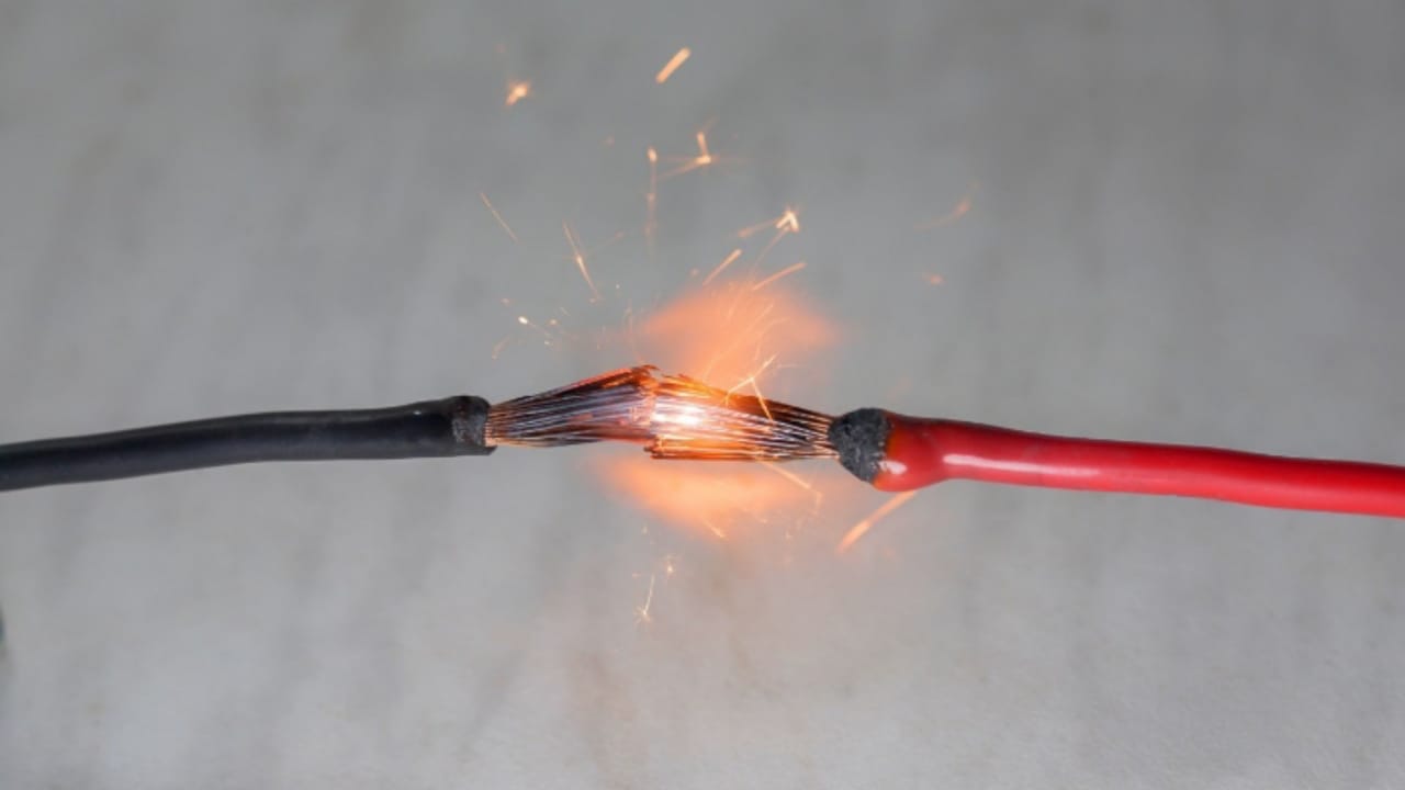 Short Circuit What is Short Circuit safety tips in Hindi Know here