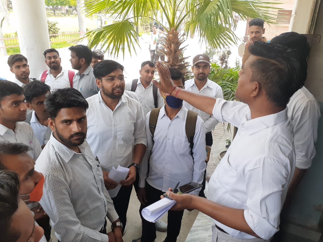 Ruckus in tablet and smartphone distribution program