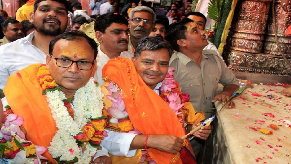 Tourism Minister Jaiveer Singh Visited Banke Bihari Temple In Vrindavan -  Amar Ujala Hindi News Live - मथुरा:पर्यटन मंत्री जयवीर सिंह ने किए  बांकेबिहारी के दर्शन, कहा- ब्रज में पर्यटन ...